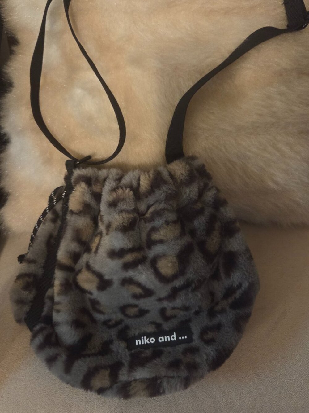 Niko and ... leopard print drawsting shoulder bag